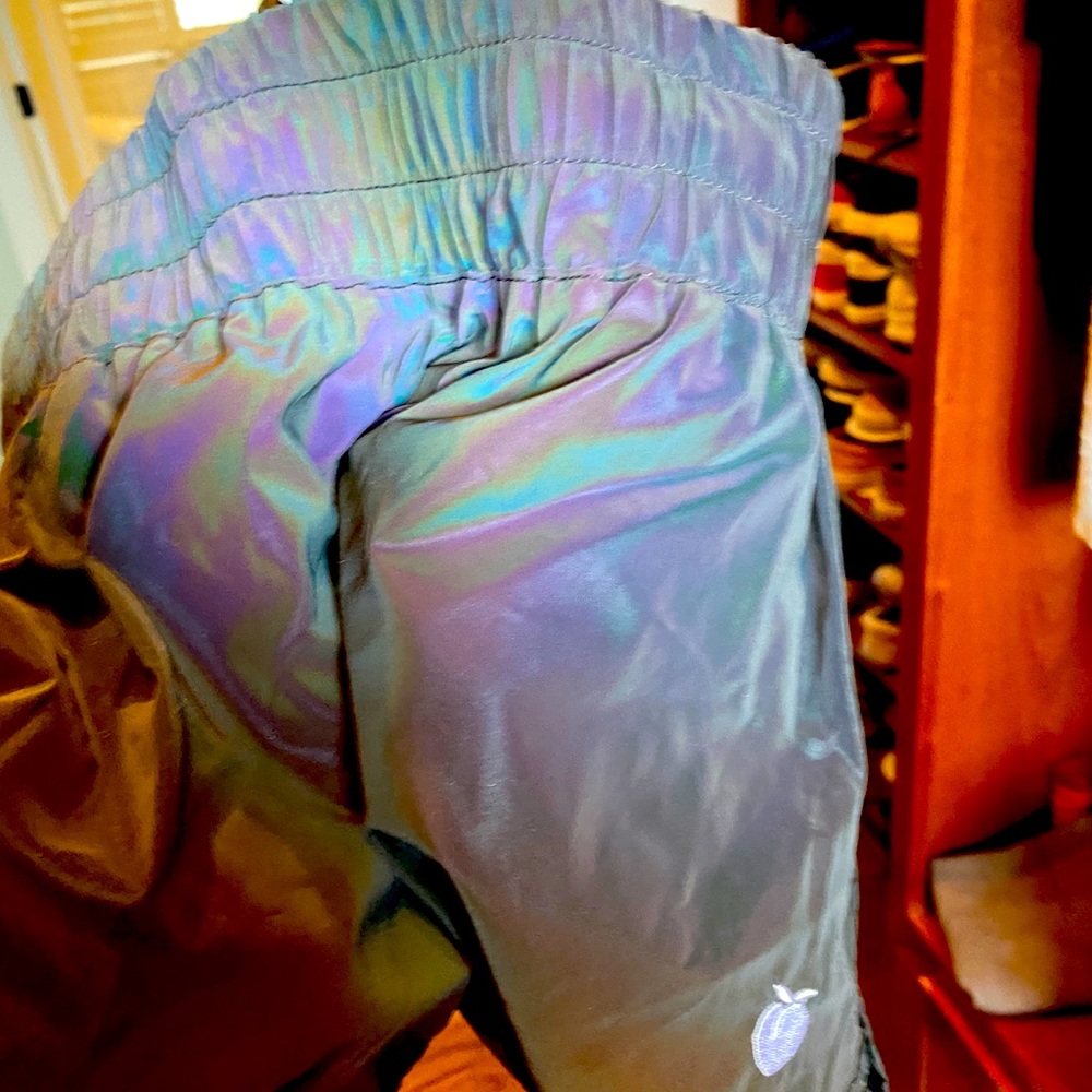 Liquid holographic effect running shorts